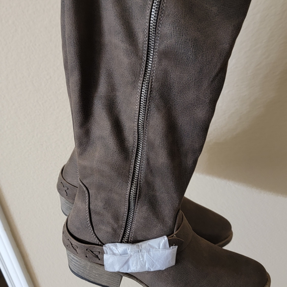 Very G Tall Side-Zip Heeled Boots in Dark Brown
